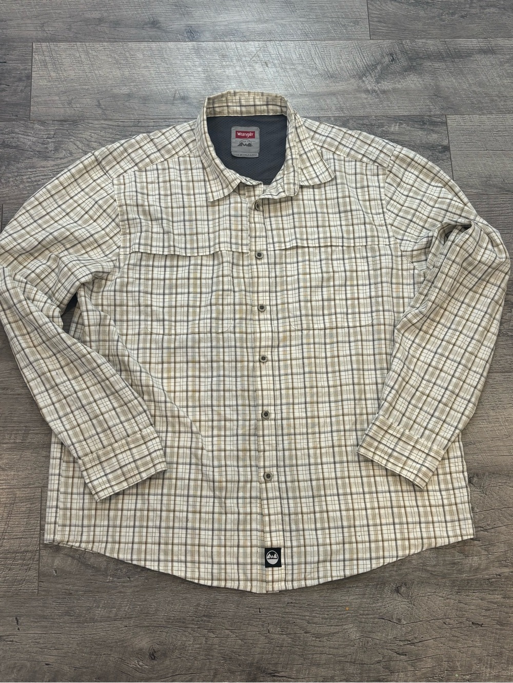 Wrangler Outdoor Series Men's Beige Plaid Woven Long Sleeve Button-Up Shirt XL